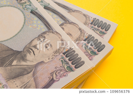 1 million yen bill spread out in a fan shape 3 million yen yellow background 1 million yen bill spread out in a fan shape 3 million yen yellow background 109656376