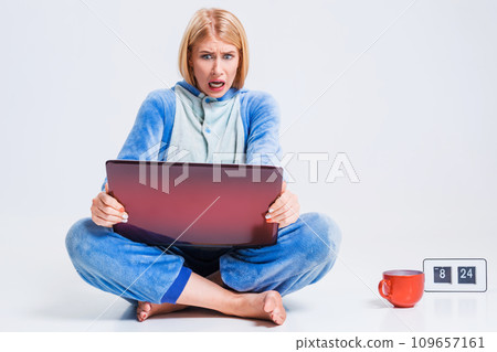 girl in pajamas with a laptop 109657161