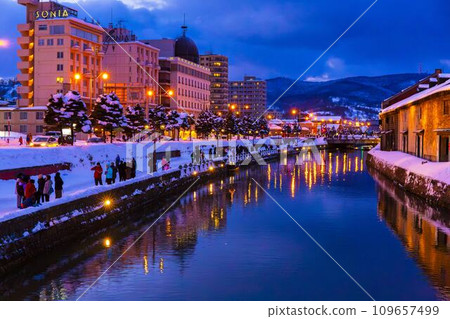 冬日日落 小樽運河 北海道小樽市 109657499