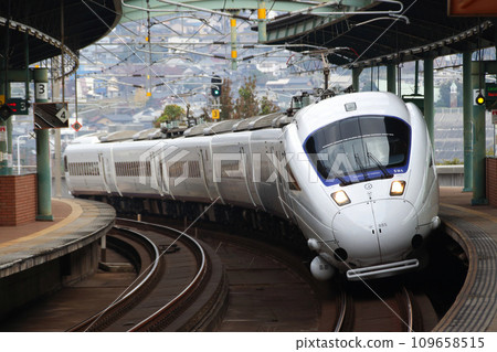 Limited Express Sonic: 885 series train (Hakata ⇔ Oita) Limited Express Sonic: 885 series train (Hakata ⇔ Oita) 109658515