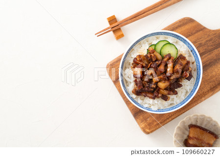 Braised pork rice Taiwanese-style meat soboro bowl roulow fan Braised pork rice Taiwanese-style meat soboro bowl roulow fan 109660227