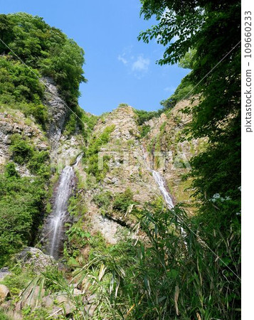 Kinryu Falls in Tarutama Onsen in Minamiaso (Kumamoto Prefecture) 109660233