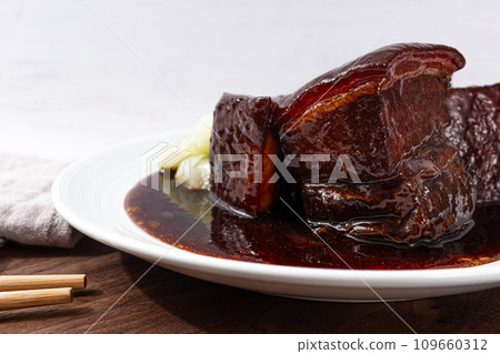 Dongporou, a soft and savory dish made from pork 109660312