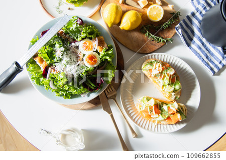 Fashionable dishes on the table 109662855