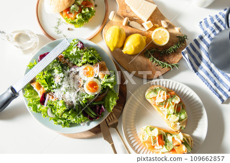 Fashionable dishes on the table 109662857