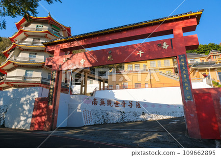 Senkoji Temple, a temple located in Shoushan Park, Kaohsiung City, Taiwan Senkoji Temple, a temple located in Shoushan Park, Kaohsiung City, Taiwan 109662895