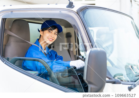 駕駛卡車的女司機銷售司機 109663527