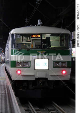 185 series Shinkansen relay color parked at Ueno Station horizon platform 185 series Shinkansen relay color parked at Ueno Station horizon platform 109663957