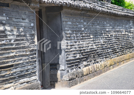 Tsukiji wall of Yanaka Kannonji Temple (Taito Ward, Tokyo) 109664077