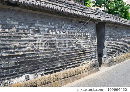 Tsukiji wall of Yanaka Kannonji Temple (Taito Ward, Tokyo) Tsukiji wall of Yanaka Kannonji Temple (Taito Ward, Tokyo) 109664460