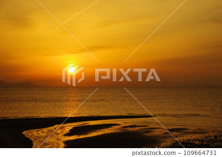 Ariake Sea sunrise scene Ariake Sea sunrise scene 109664731