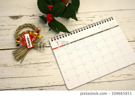 Calendar and Senryo and Shimenawa placed on a wooden table 109665851
