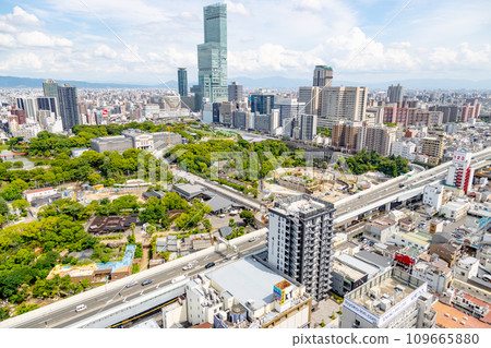 從大阪通天閣眺望阿倍野的景色 從大阪通天閣眺望阿倍野的景色 109665880
