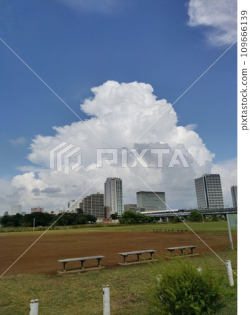 多摩河床，二子玉川附近，雷雨雲 109666139