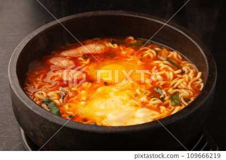 Kimchi Ramen 109666219