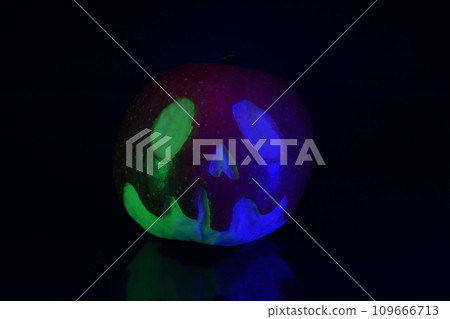 poison apple black background poison apple black background 109666713