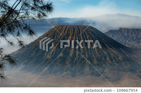 Bromo in the beautiful morning Bromo in the beautiful morning 109667954