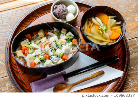 Barachirashi, delicious Japanese cuisine, vegetarian cuisine 109668357