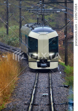 Running fast on the Aizu road in early autumn when autumn rain falls ... Limited express [Liberty Aizu] 500 series 109673064
