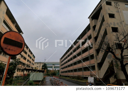 Metropolitan housing complex (Tatsumi, Koto Ward) Metropolitan housing complex (Tatsumi, Koto Ward) 109673177