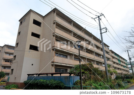 Metropolitan housing complex (Tatsumi, Koto Ward) Metropolitan housing complex (Tatsumi, Koto Ward) 109673178