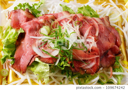 日式烤牛肉沙拉 日式烤牛肉沙拉 109674242