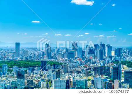 Tokyo skyscrapers overlooking the skyscrapers 109674277