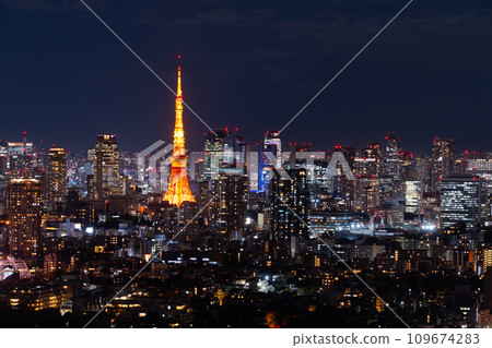 Tokyo Tower night view 109674283