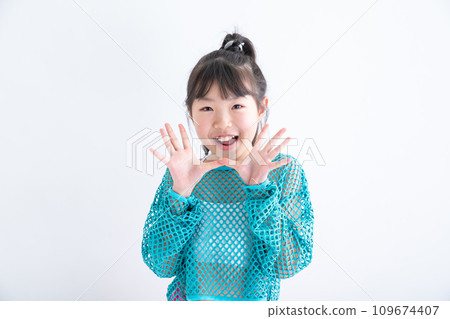 微笑的兒童舞者 兒童舞者 109674407