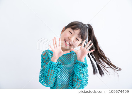 微笑的兒童舞者 兒童舞者 109674409