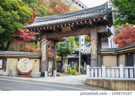 Daikokuten, the first Yamate Seven Lucky God of Edo, is located at Daienji Temple in Meguro Ward. 109674587