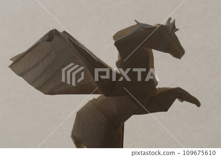 讓我們像飛馬一樣飛向新的世界。 讓我們像飛馬一樣飛向新的世界。 109675610