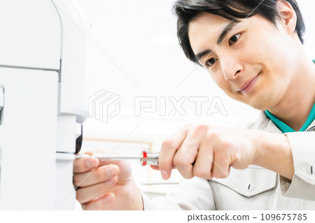 維護影印機的服務人員 109675785