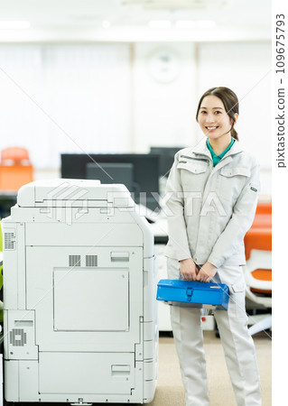 有工具的女性工程師 109675793