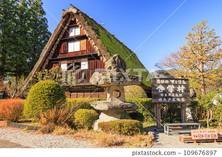 Gero Onsen Gassho Village in late autumn 109676897