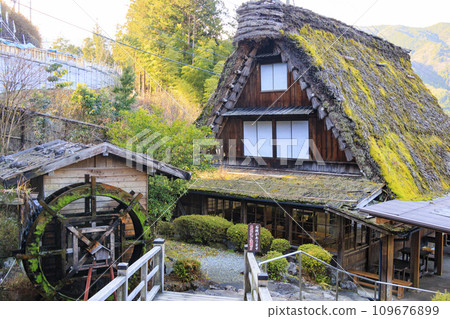 Gero Onsen Gassho Village in late autumn 109676899