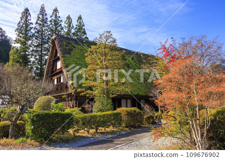 Gero Onsen Gassho Village in late autumn Gero Onsen Gassho Village in late autumn 109676902