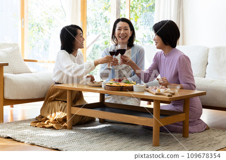 Women enjoying a home party 109678354