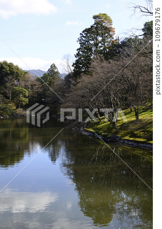 京都仙洞 御所 北池 如音禦所 冬景 109679176