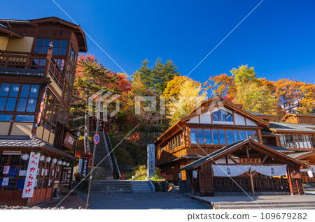 草津溫泉的秋天、高泉寺的紅葉、五座之湯 109679282