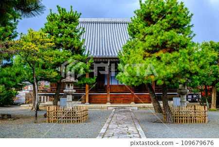 Main hall of Kyozenji Temple, Kyoto Main hall of Kyozenji Temple, Kyoto 109679676