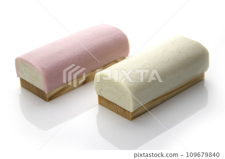 Red & White Kamaboko 109679840