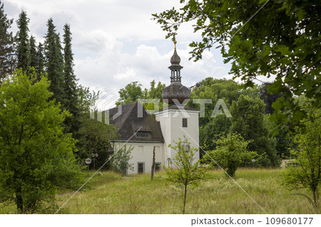 Landschloss Castle in Gmunden on Lake Traunsee in Austria Landschloss Castle in Gmunden on Lake Traunsee in Austria 109680177