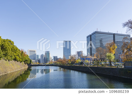 Former Edo Castle outer Sakuradamon gate and moat 109680239