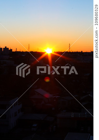 [Winter material] Gradation of the first sunrise 109680329
