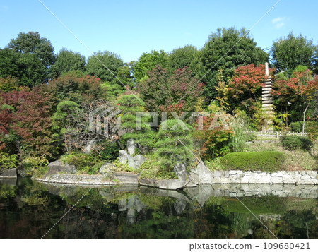 Autumn Mejiro Garden with beautiful autumn leaves Autumn Mejiro Garden with beautiful autumn leaves 109680421