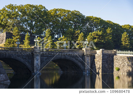 Main gate stone bridge (Nijubashi) seen from the plaza in front of the Imperial Palace 109680478