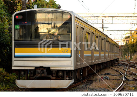 Tsurumi Line 205 series 1100 series local train, 3 cars Tsurumi Line 205 series 1100 series local train, 3 cars 109680711