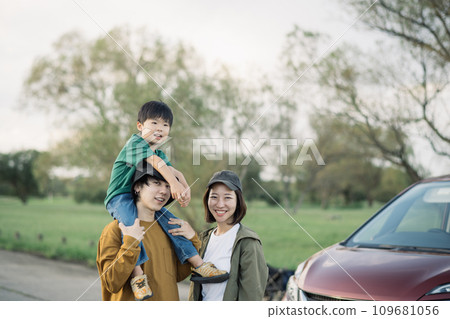 Image of a family driving, family trip, and outing 109681056