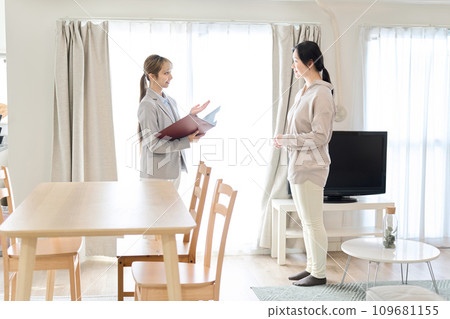 Real estate sales staff providing information on furnished properties 109681155